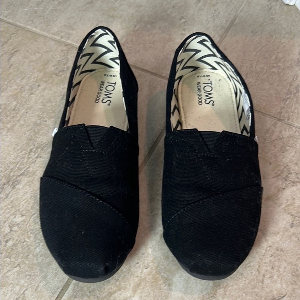 TOMS Women's Black Canvas Slip-On Shoes